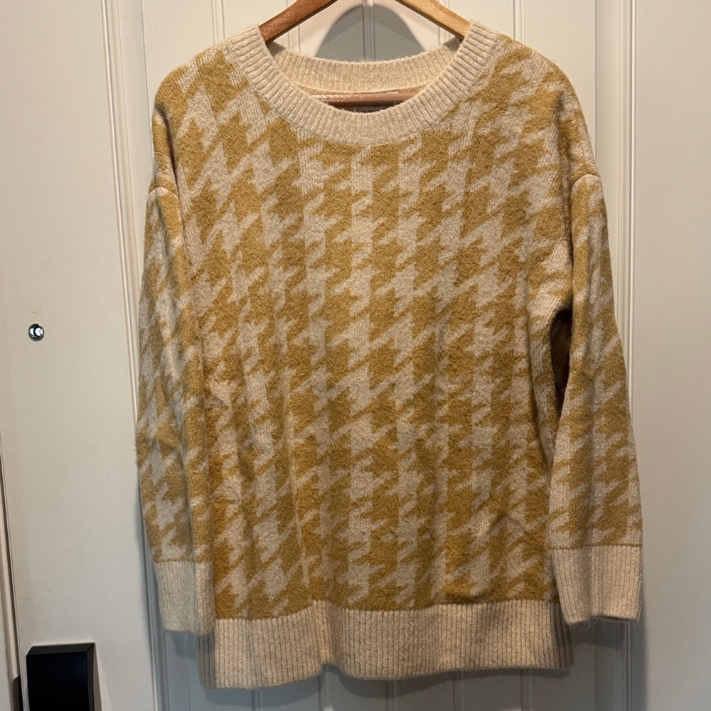 LOFT Outlet Houndstooth Sweater in Cream and Gold
